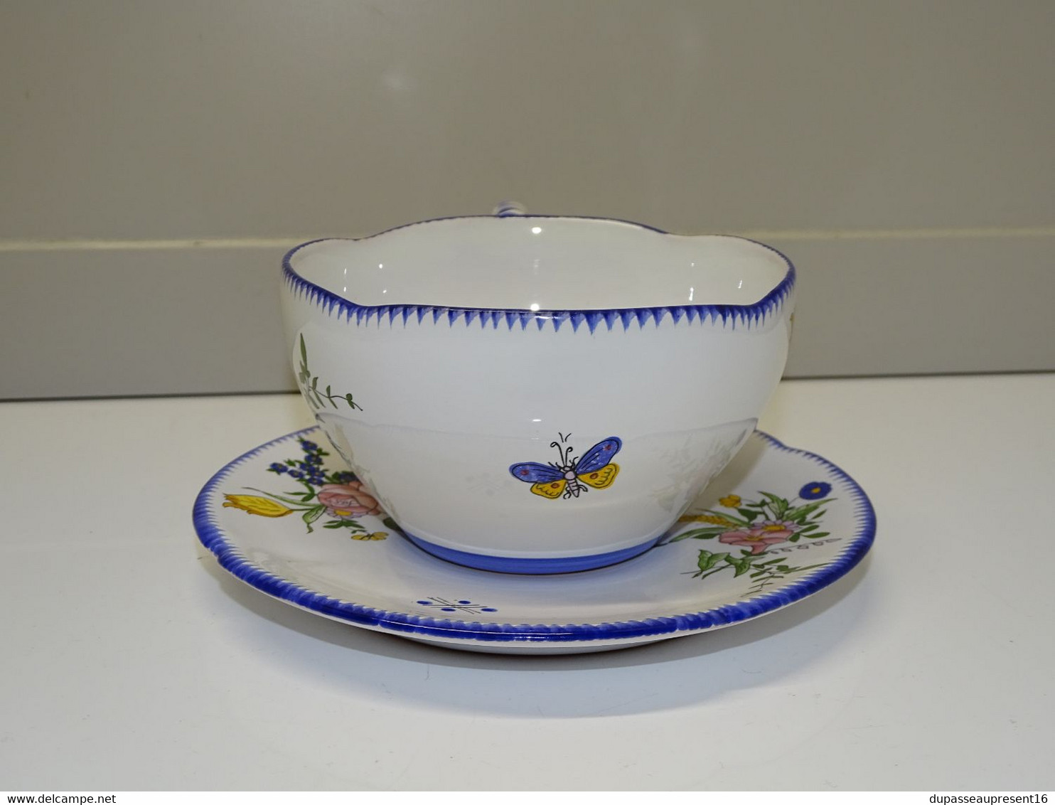 *  JOLI ANCIEN DEJEUNER TASSE & SOUCOUPE COLLECTION FAIENCERIE D'ART LE RENOLEAU  E - Angoulême/Le Renoleau (FRA)