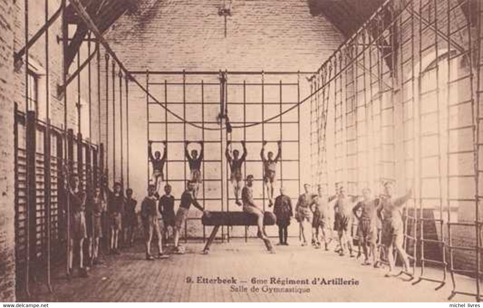 Etterbeek - Caserne Geruzet - 6ème Régiment D'Artillerie - Salle De Gymnastique - Pas Circulé - Animée - Desaix - TBE - Etterbeek