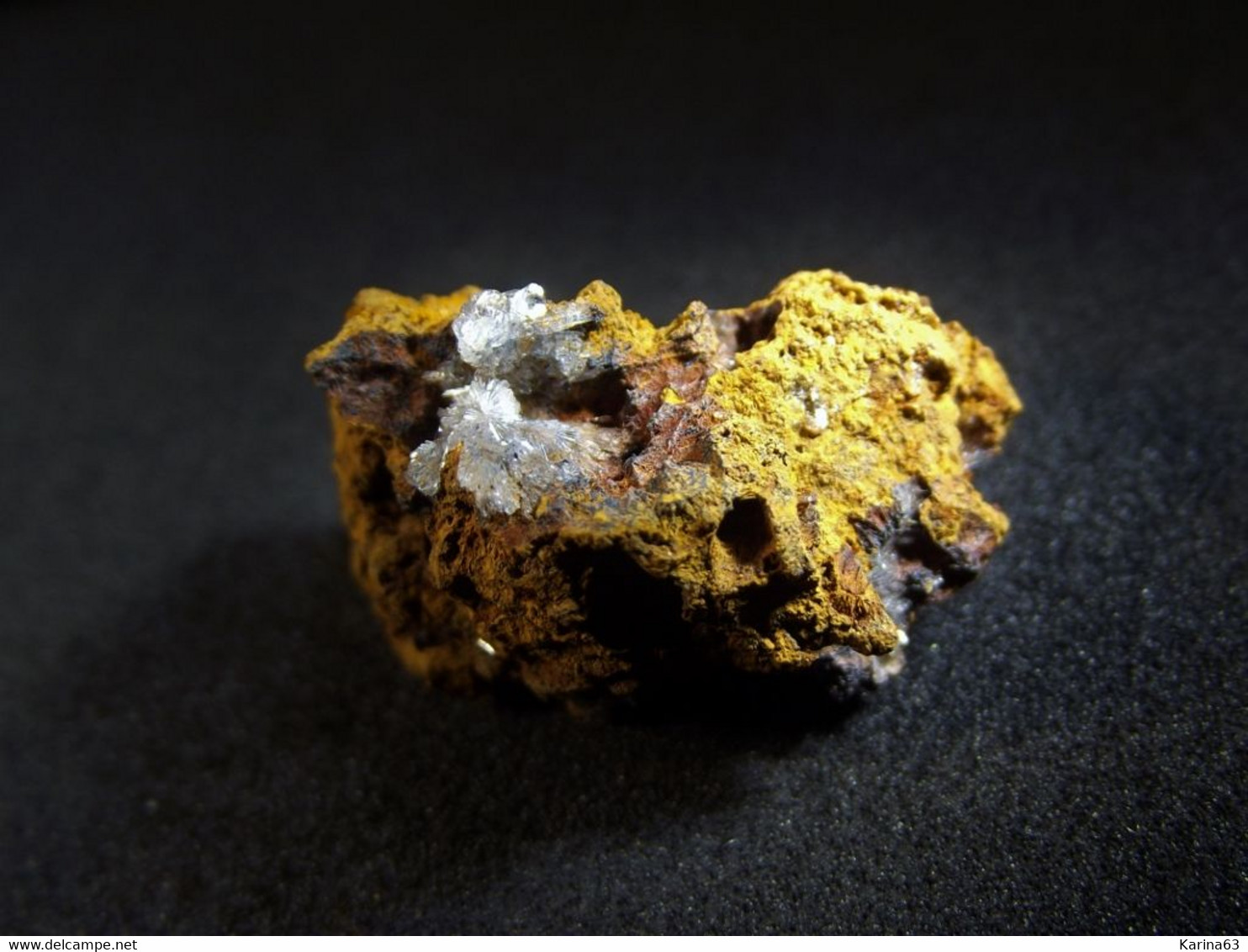 Hemimorphite Rosettes On Limonite  ( 2 X 1.5 X 1 Cm ) - Bastenberg Mine  Ramsbeck -  Arnsberg - Germany - Minéraux