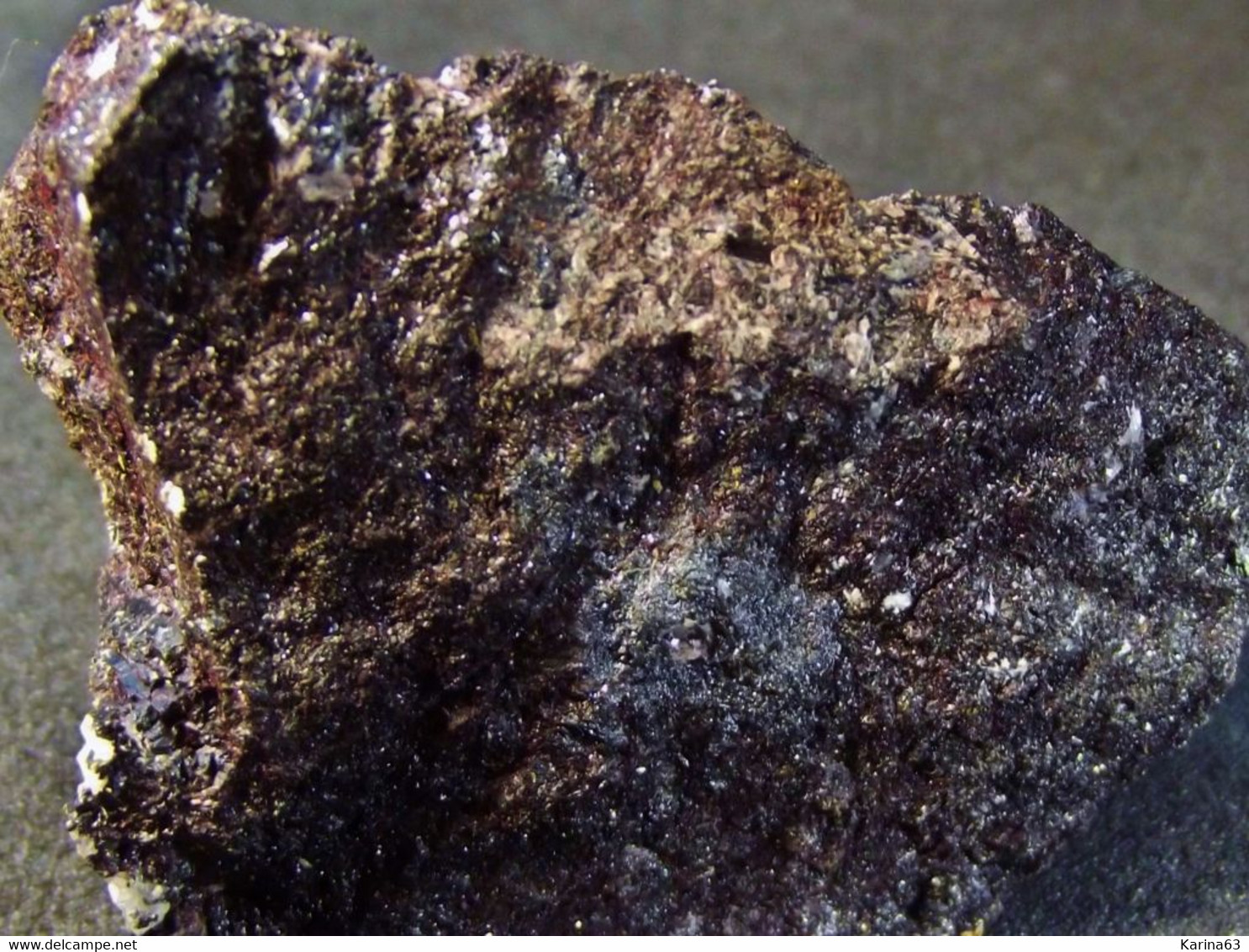 Piemontite (  4 X 3.5 X 3 Cm ) Praborna Mine TL - St Marcel - Val D'Aosta - Italy - Minéraux