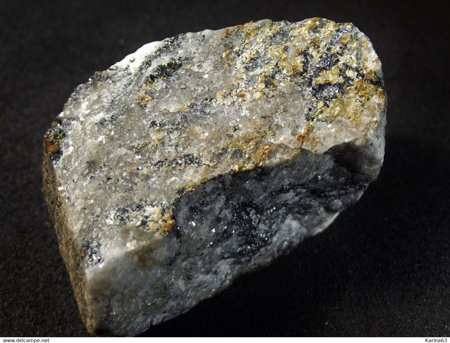 Pyroaurite On Matrix ( 3.5 X 2 X 2 Cm ) Langban (TL) - Filipstad - Sweden - Minéraux