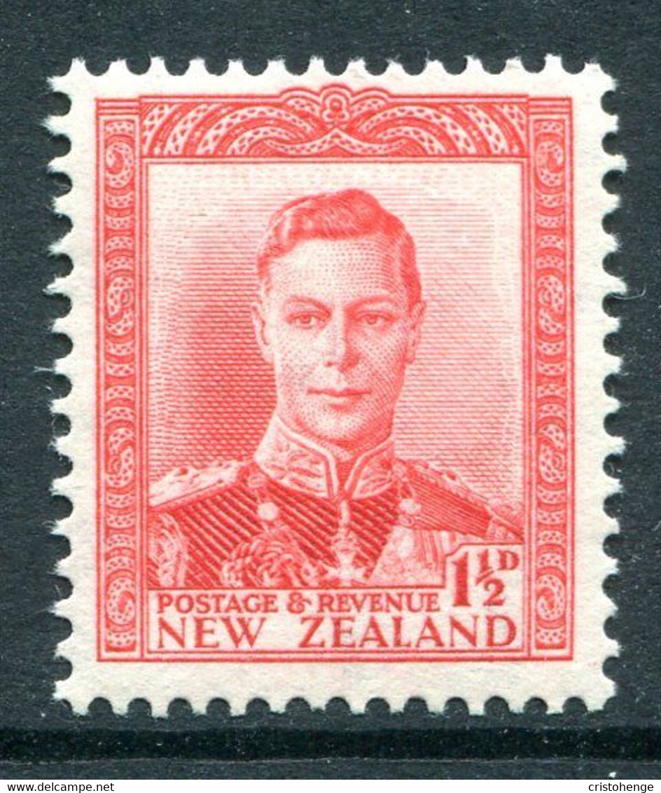 New Zealand 1938-44 King George VI Definitives - 1½d Scarlet HM (SG 608) - Neufs