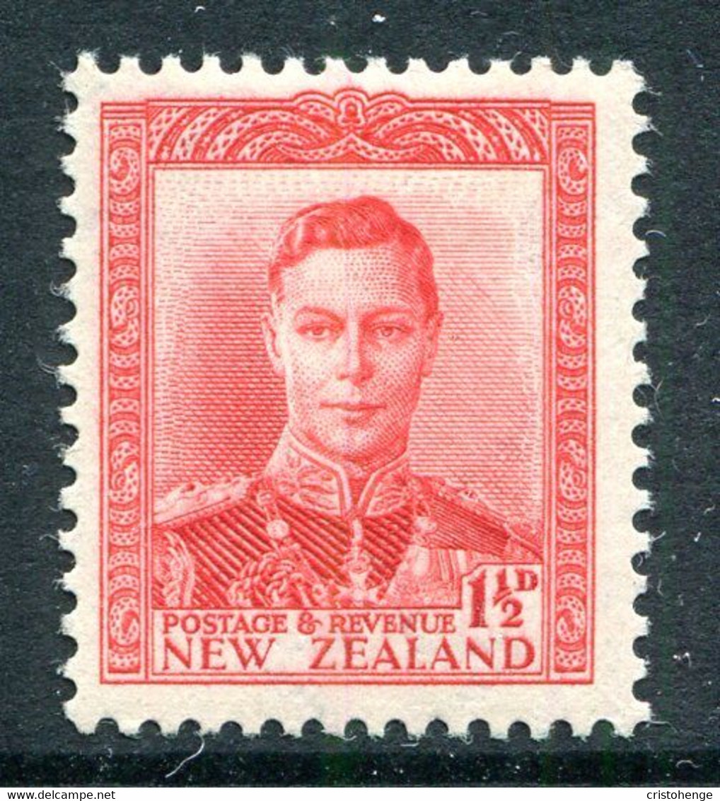 New Zealand 1938-44 King George VI Definitives - 1½d Scarlet HM (SG 608) - Neufs