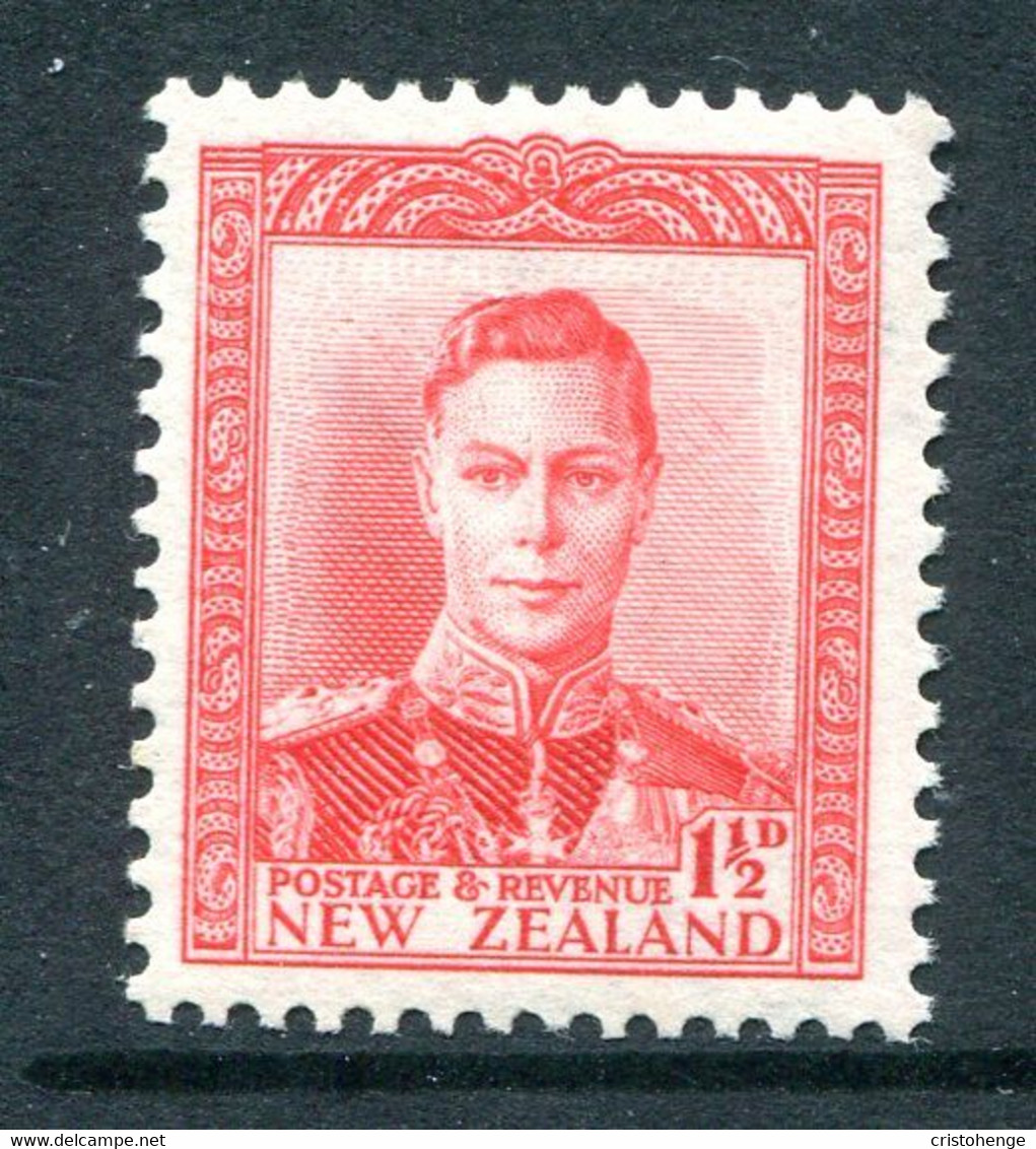 New Zealand 1938-44 King George VI Definitives - 1½d Scarlet HM (SG 608) - Unused Stamps