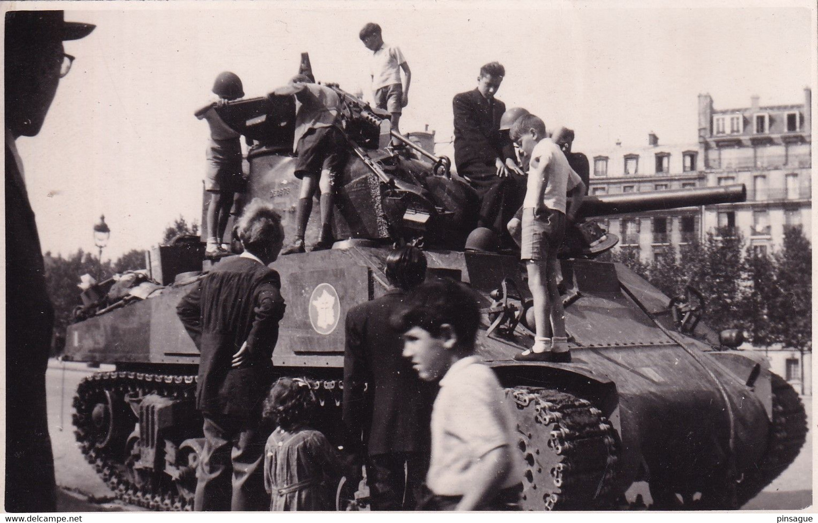 Liberation D'une Ville (Paris?) 1945 Char D'assaut Avec Des Civils  - Photo - Oorlog 1939-45