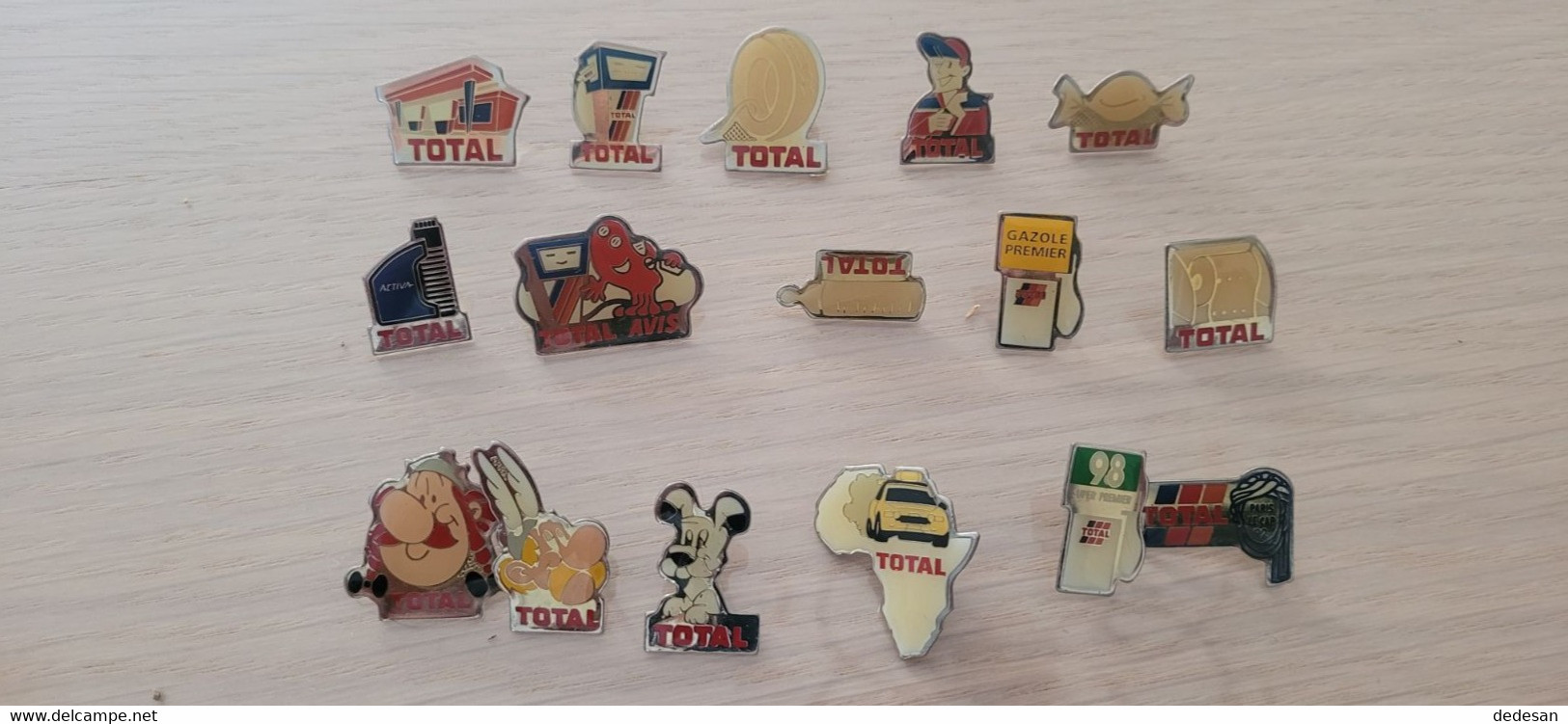 Lot De 16 Pin's Total Dont Personnages Asterix - Carburants