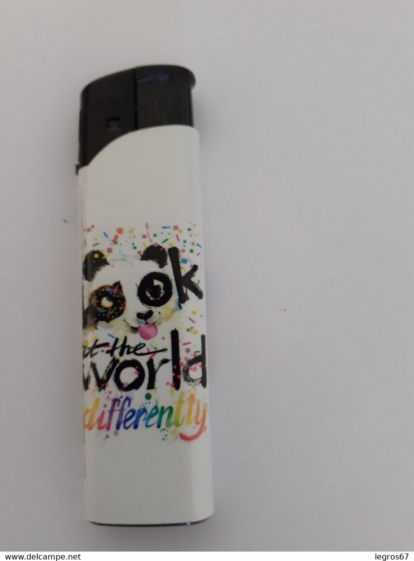 BRIQUET LOOK AT THE WORLD DIFFERENTLY PANDA - Autres & Non Classés