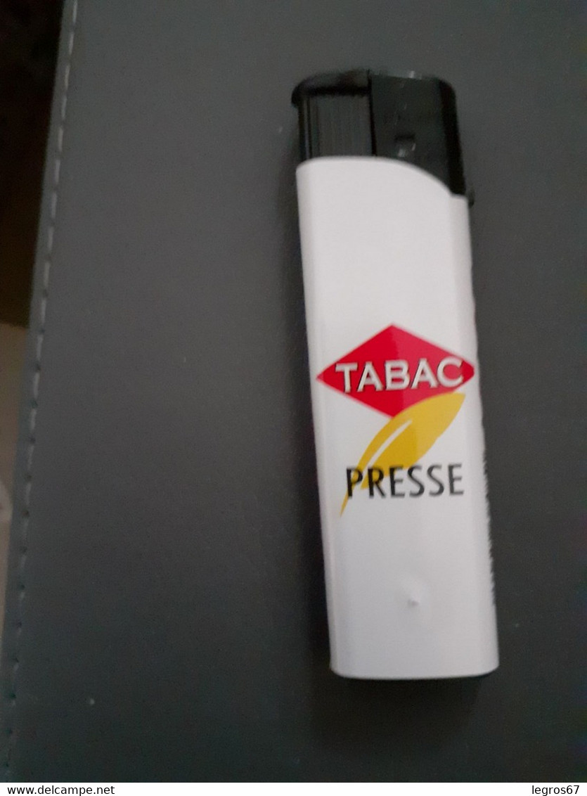 BRIQUET TABAC PRESSE Horloge Rose - Autres & Non Classés