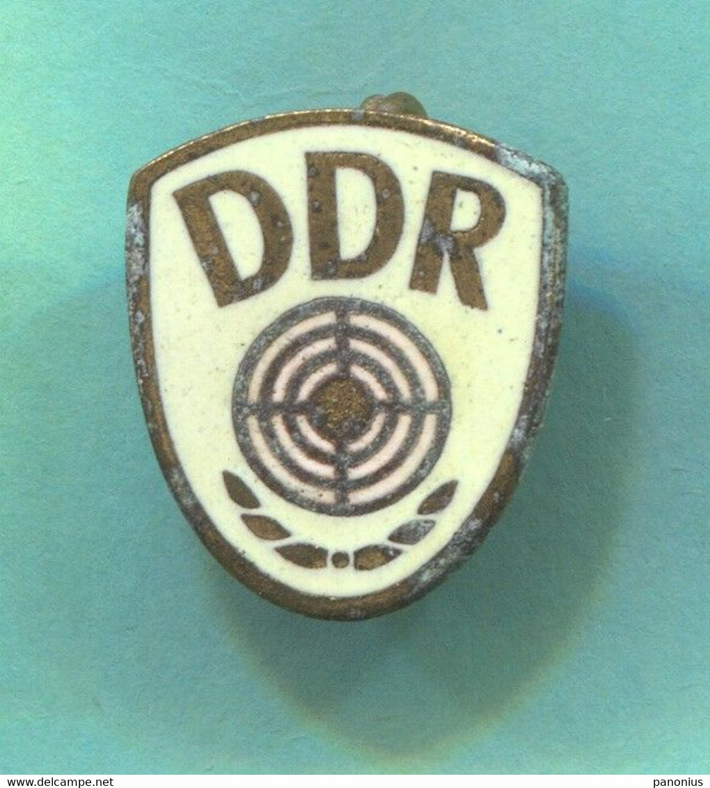 ARCHERY SHOOTING - East Germany DDR, Vintage Pin Badge, Abzeichen, Enamel - Bogenschiessen