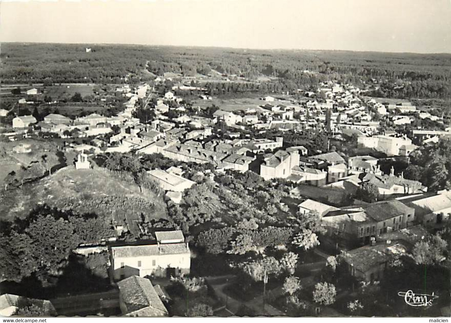 - Cpsm -ref-AA804- Charente Maritime - Montendre - Vue Panoramique Aerienne - Vue Sur Le Calvaire - - Montendre