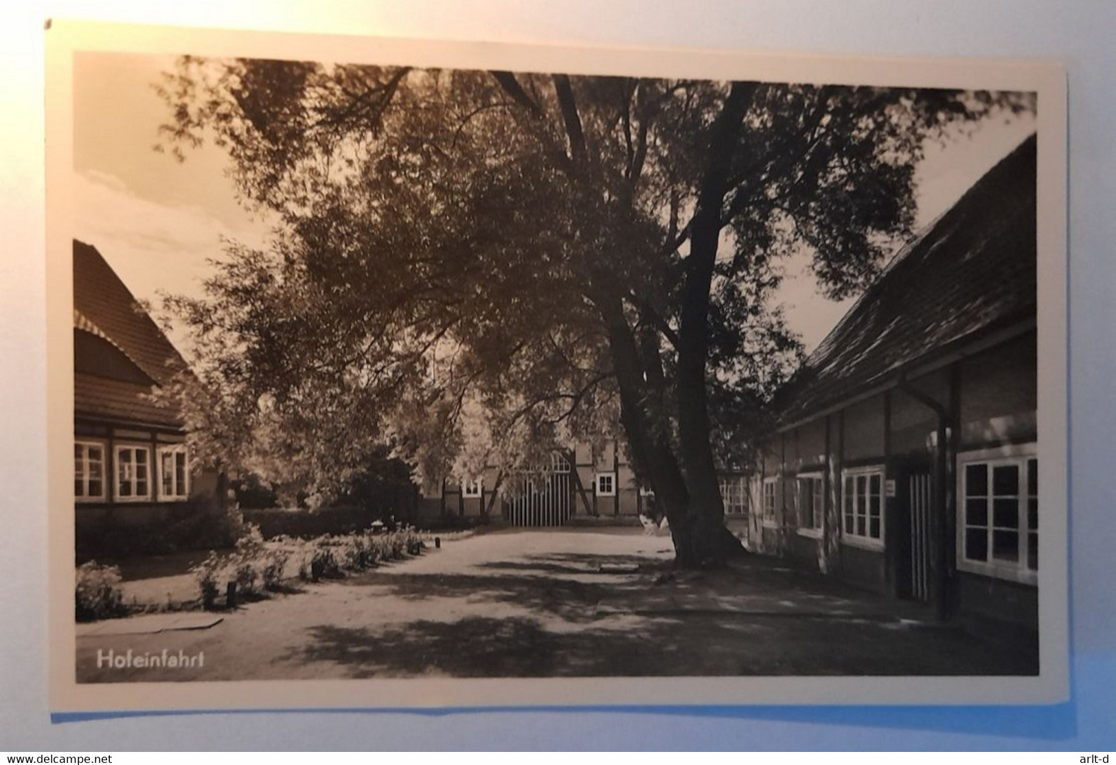 DC1937A - Landfrauen- Webschule Bückeburg. Hofeinfahrt. - Bueckeburg