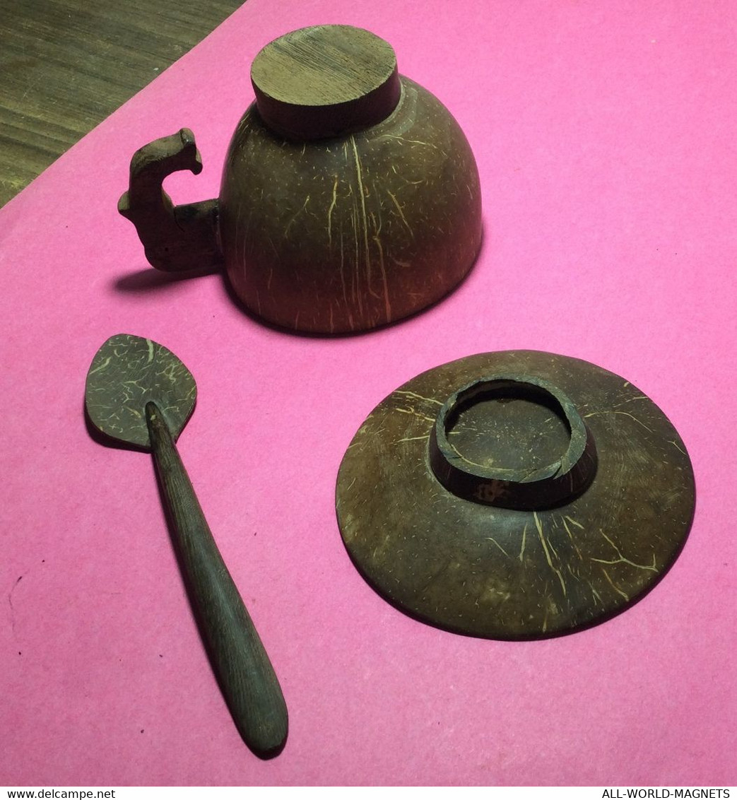 Lot of Handmade Decorative Coffe/tee Cup Saucer Spoon, Coconut Shell, Mauritius