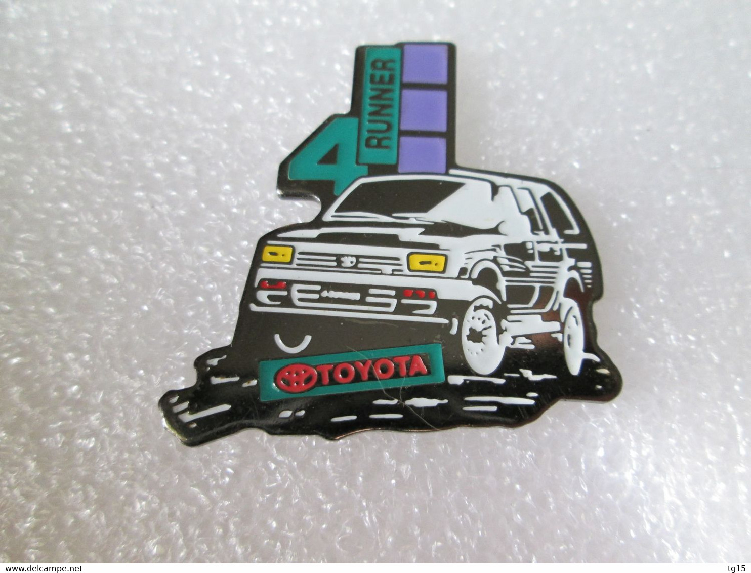 PIN'S    TOYOTA  4  RUNNER - Toyota