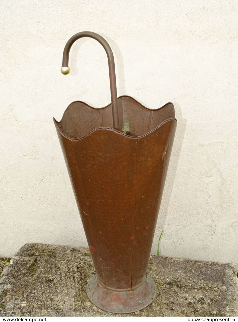 *  ANCIEN PORTE PARAPLUIES Ou CANNES En CUIVRE Forme PARAPLUIE JUS De GRENIER E - Cobre