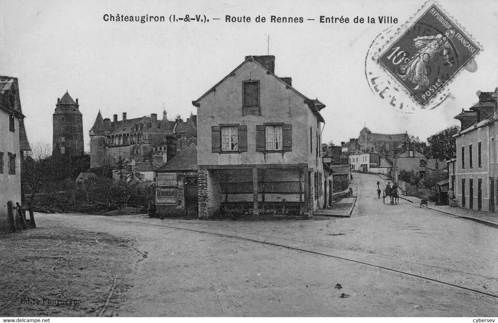 CHATEAUGIRON - Route De Rennes - Entrée De La Ville - Animé - Châteaugiron