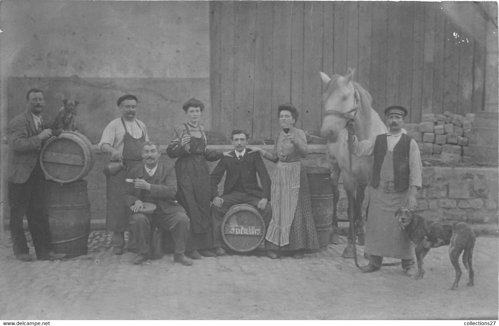 FUTAILLES- CARTE-PHOTOS- Récipient De Bois En Forme De Tonneau, Pour Le Vin, Les Alcools, L'huile. Futailles De Vin. - Kunsthandwerk