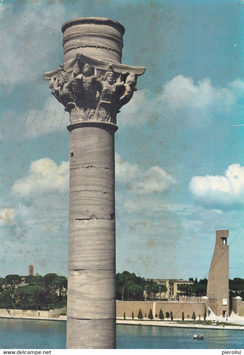 (T478) - BRINDISI - La Colonna Terminale Della Via Appia, Sullo Sfondo Il Monumento Al Marinaio - Brindisi
