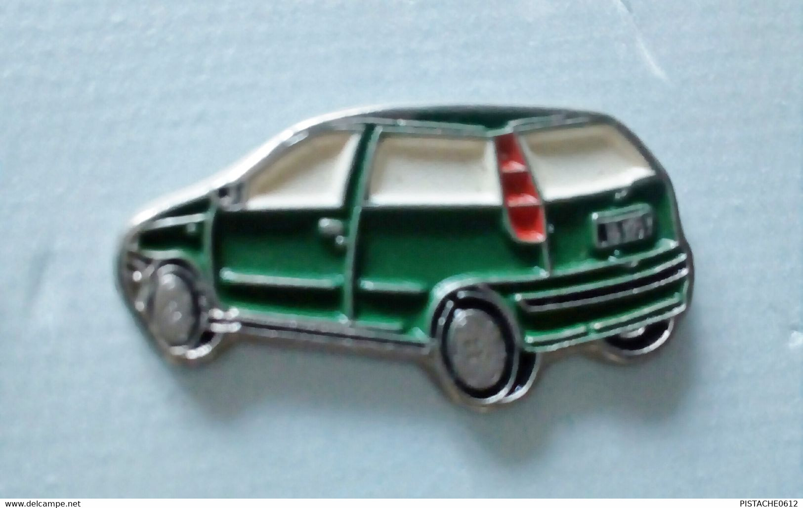 Pin's FIAT PUNTO Verte - Fiat