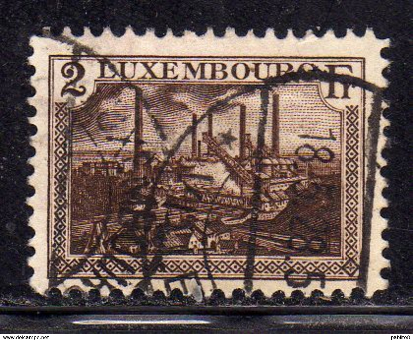 LUXEMBOURG LUSSEMBURGO 1921 1934 1926 FOUNDRIES AT ESCH 2fr USED USATO OBLITERE' - 1921-27 Charlotte Front Side