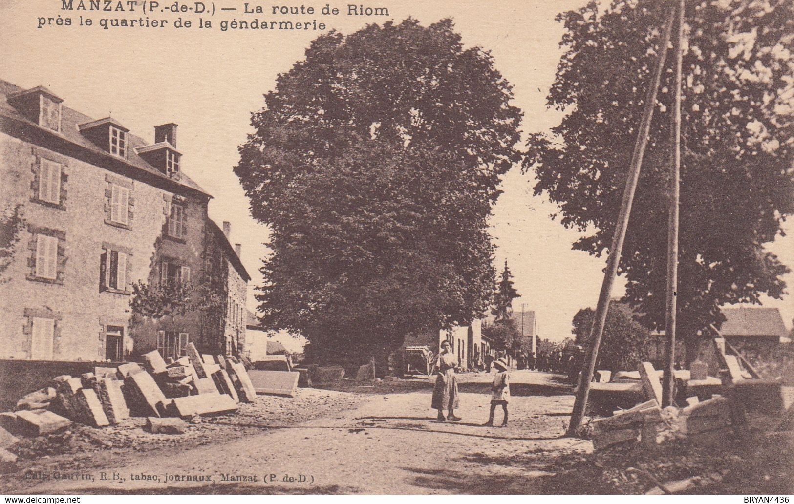 63 - MANZAT - PUY DE DOME - ROUTE DE RIOM PRES QUARTIER DE LA GENDARMERIE - VOIR SCANS - Manzat