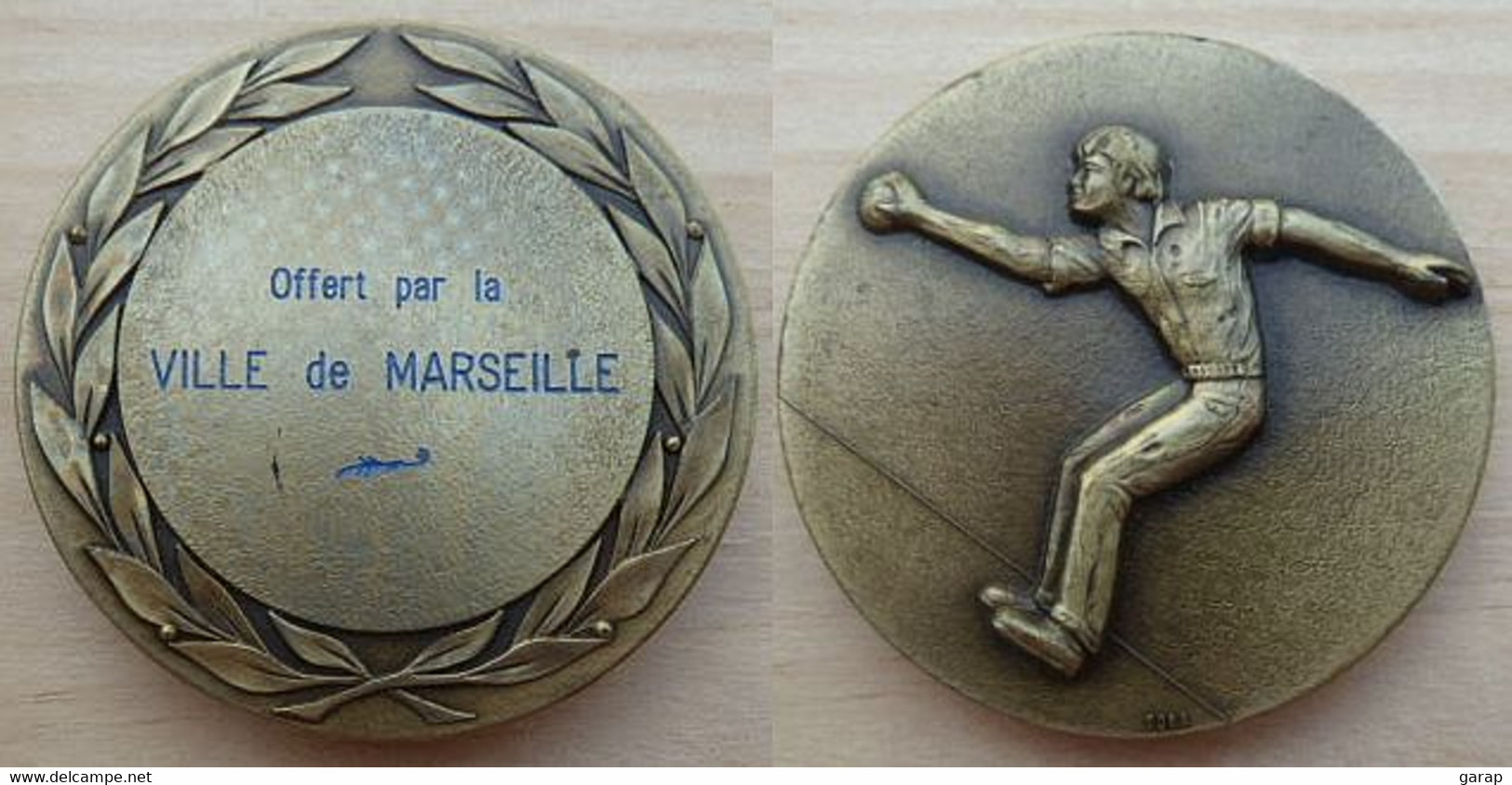 DA-058 Médaille Offertepar La Ville De Marseille Signée VONAde 50mm De Diamètre,poids=54,6g Pétanque - Petanque