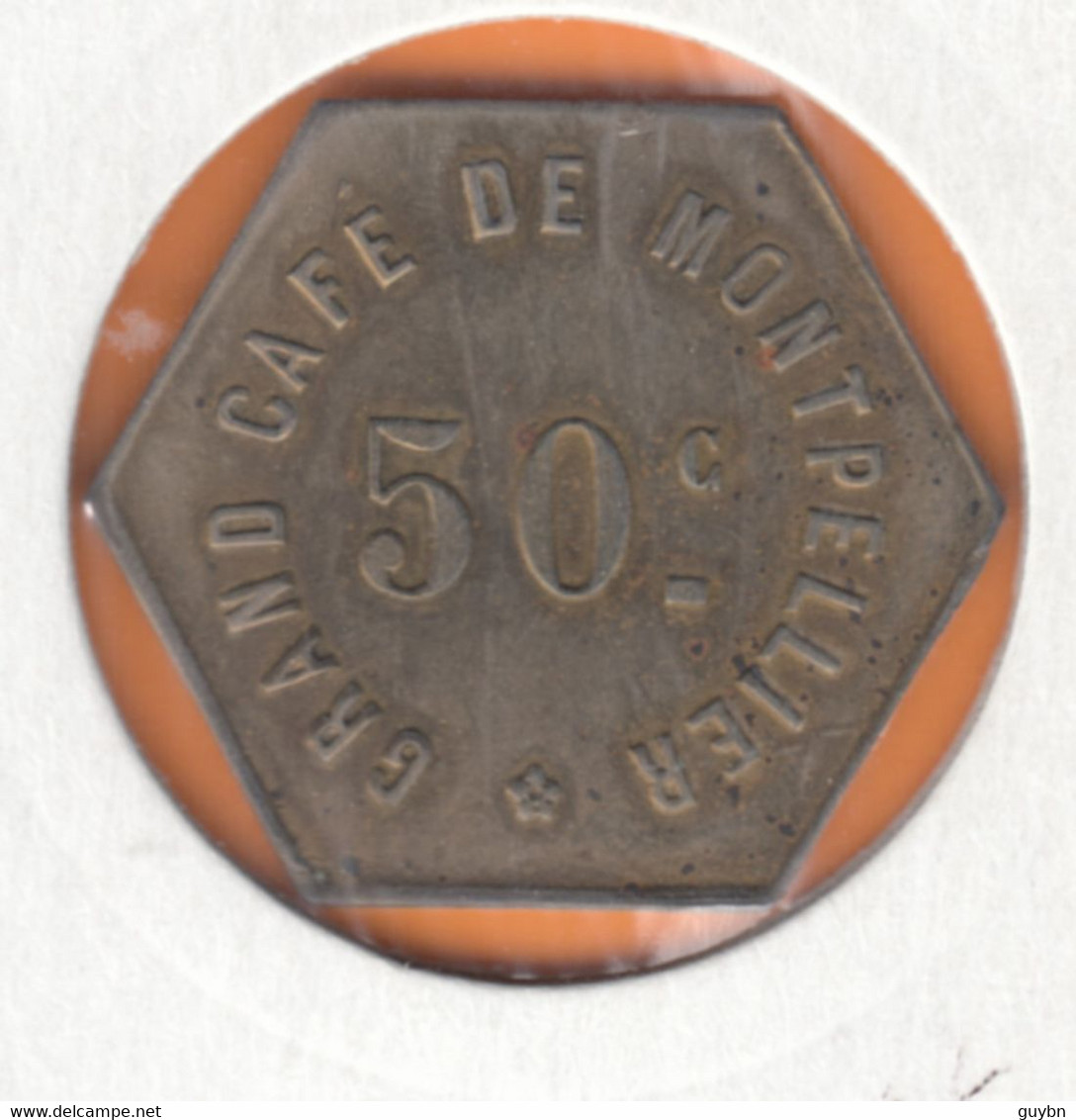£ Montpellier (34) Hérault .. Grand Café . 50 C  . Jeton Monnaie Nécessité . Laiton Exagonal 25 Mm - Monétaires / De Nécessité