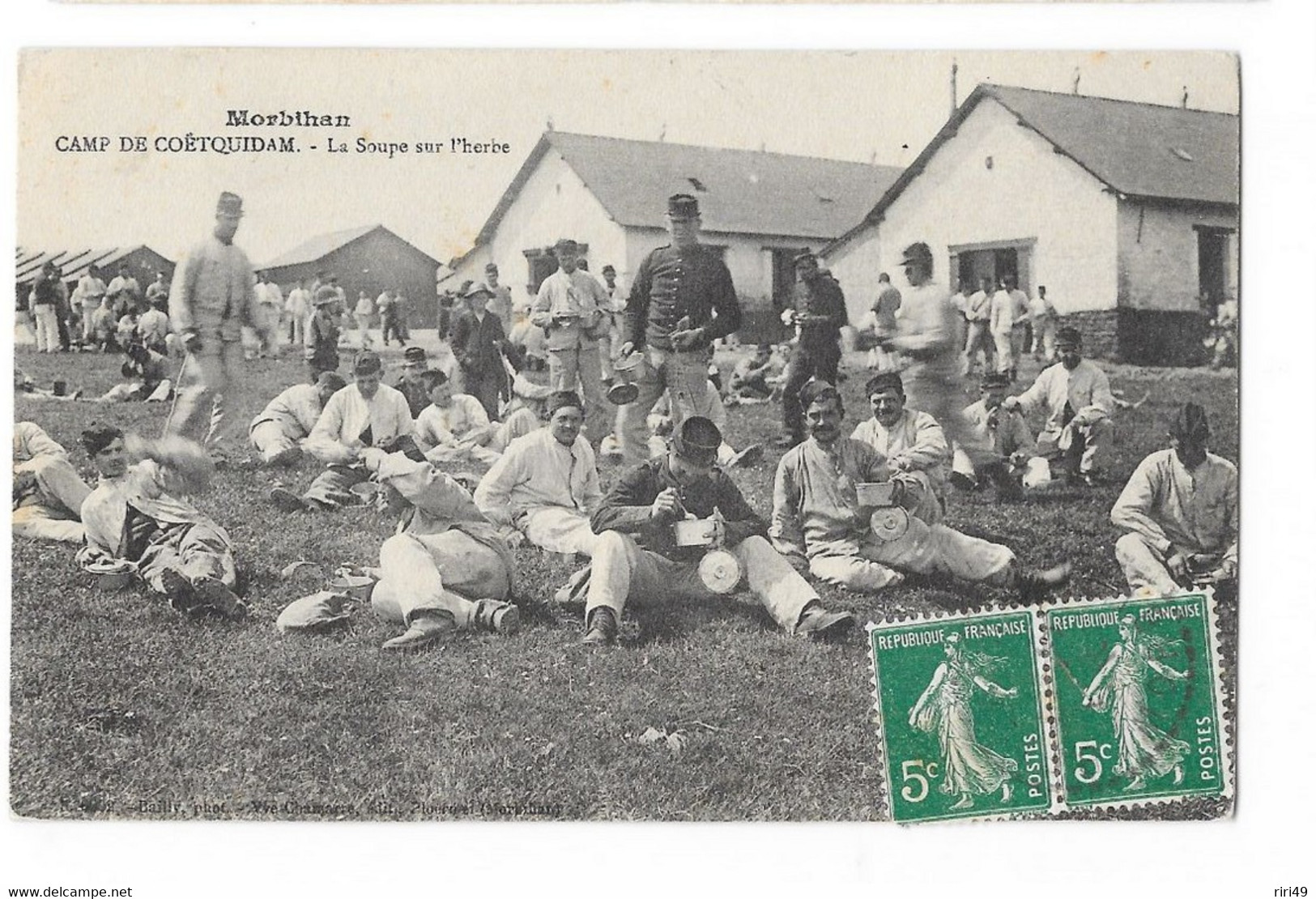 Cpa, Morbihan, 56, CAMP DE COËTQUIDAM, La Soupe Sur L'herbe, Poilus, Militaire, Repas, Dos écrit 1909, Animée, Voyagée - Barracks