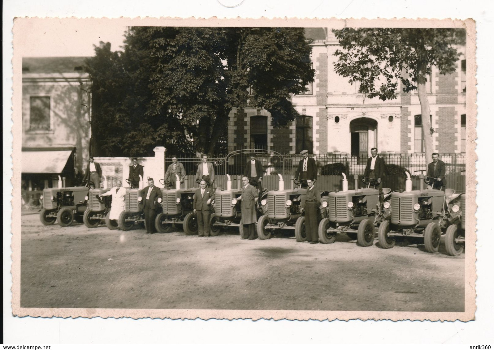 La Flèche Photographie Ancienne Livraison Commande De 14 Tracteurs Renault Depuis Le Mans 10/07/1947... - Tracteurs