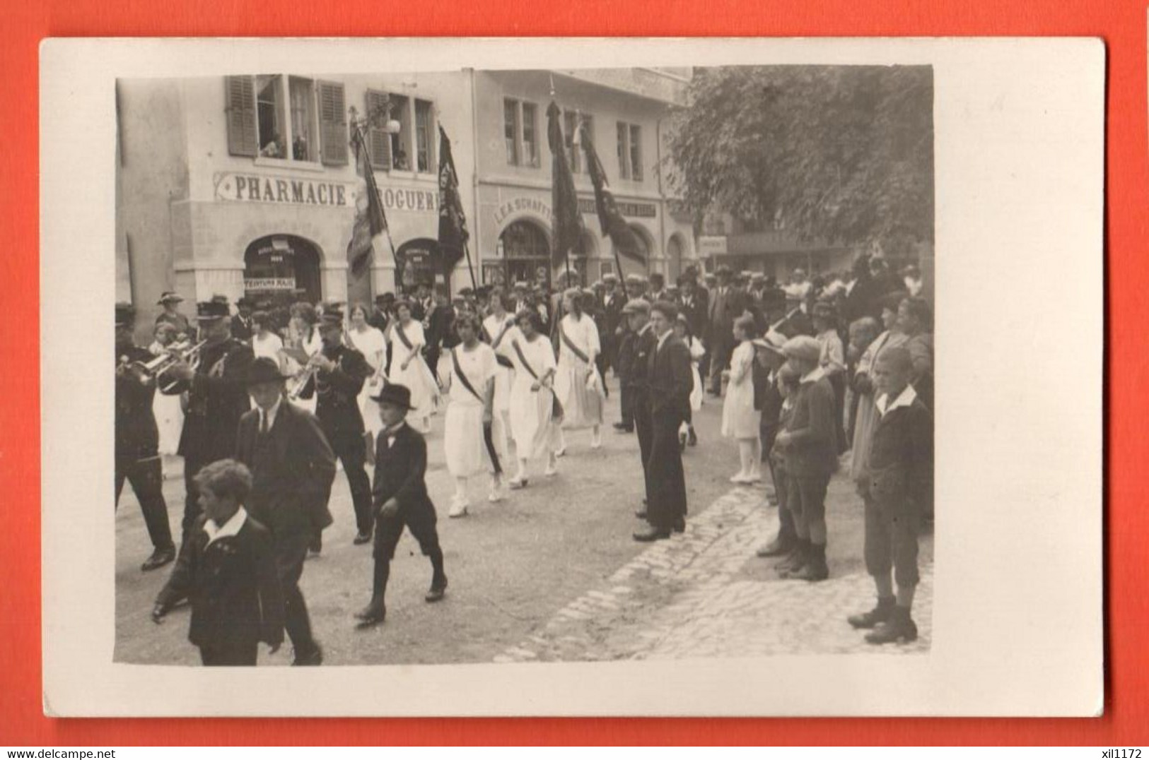 NAF-25 UNIQUE Carte-Photo  Le Locle Cortège Avec Demoiselles D'honneur. Pharmacie Droguerie. TRES ANIME. Non Circulé - Le Locle