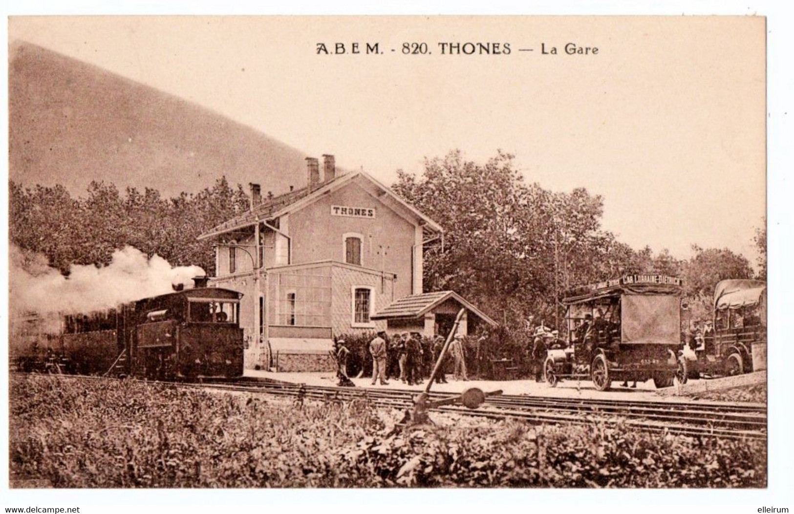 THONES (74) LA GARE. TRAIN  ANNECY -THONES. CAR LORRAINE-DIETRICH. - Thônes