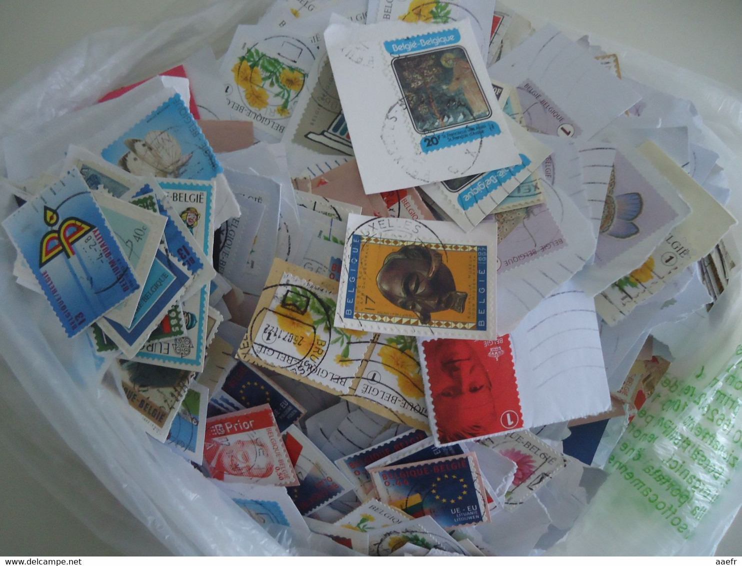 Europe - 1,5 Kg De Timbres Sur Fragments  (+/- 6000 Timbres) - Alla Rinfusa (min 1000 Francobolli)