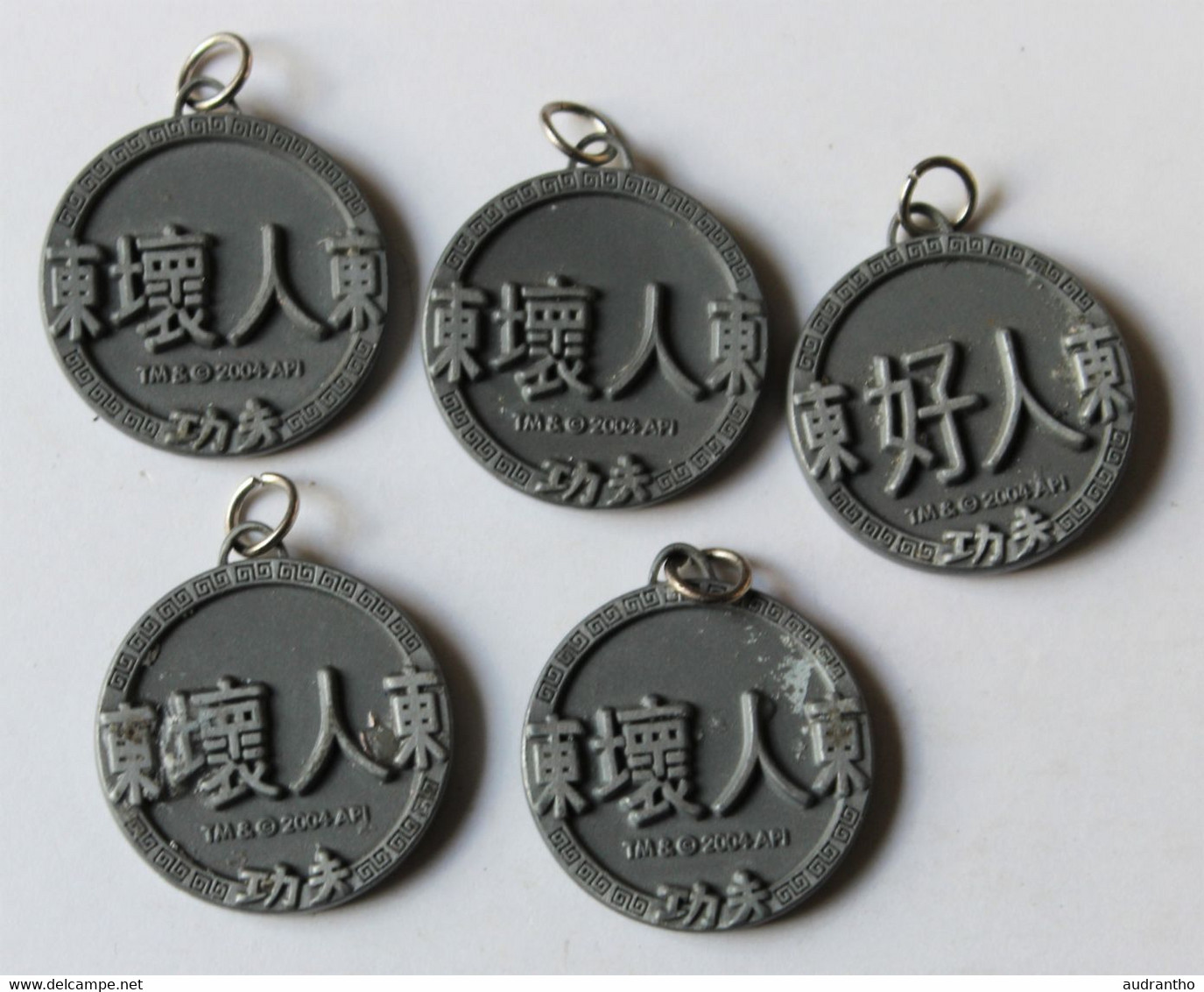 5 Pendentifs En Métal Idéogramme Têtes Animaux Monstres MANGA ?? 2004 API TM &C - Pendentifs