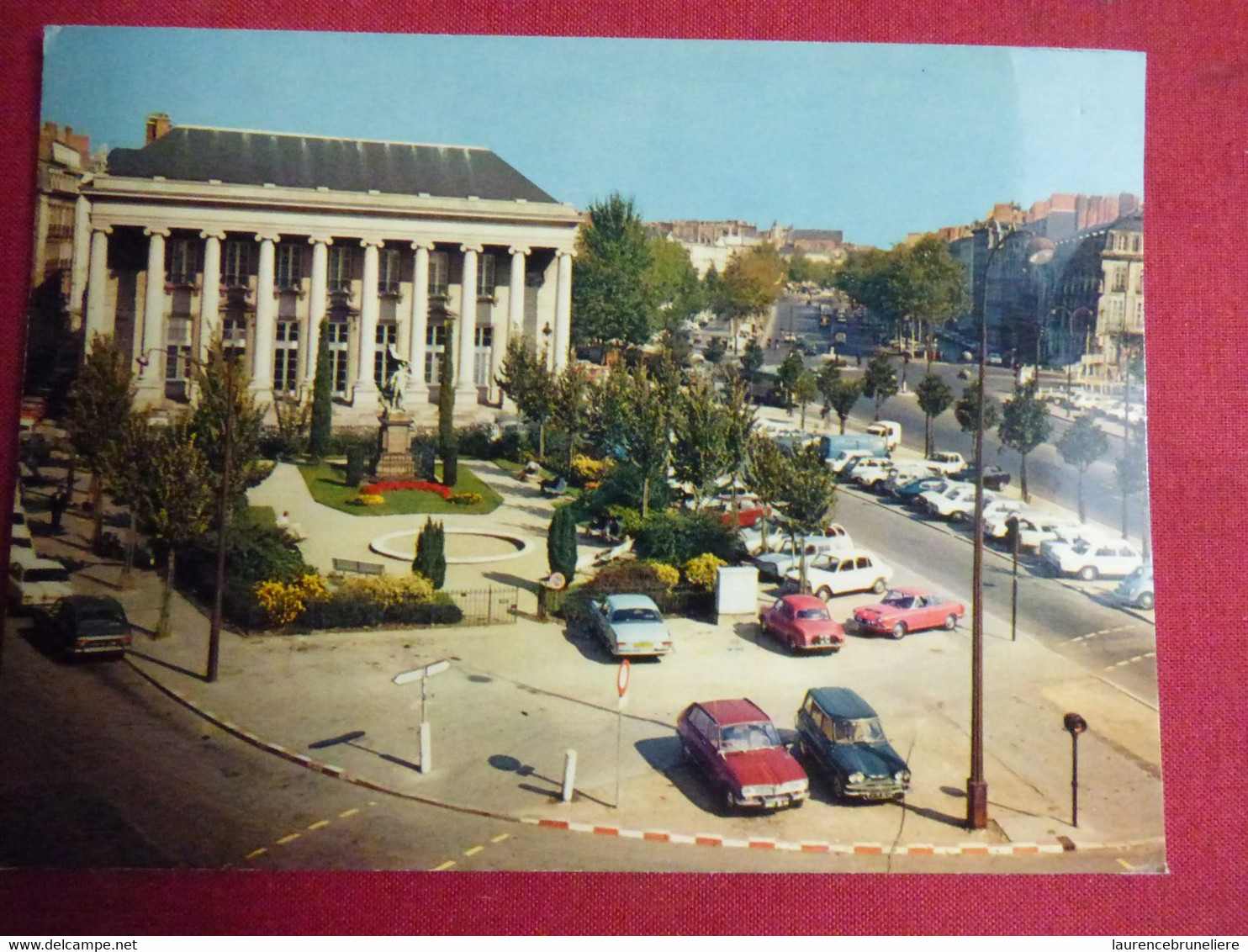 44 NANTES LE PALAIS DE LA BOURSE -  VOITURES ANCIENNES CITROEN  AMI 8  - RENAULT - DAUPHINE ETC... - Nantes