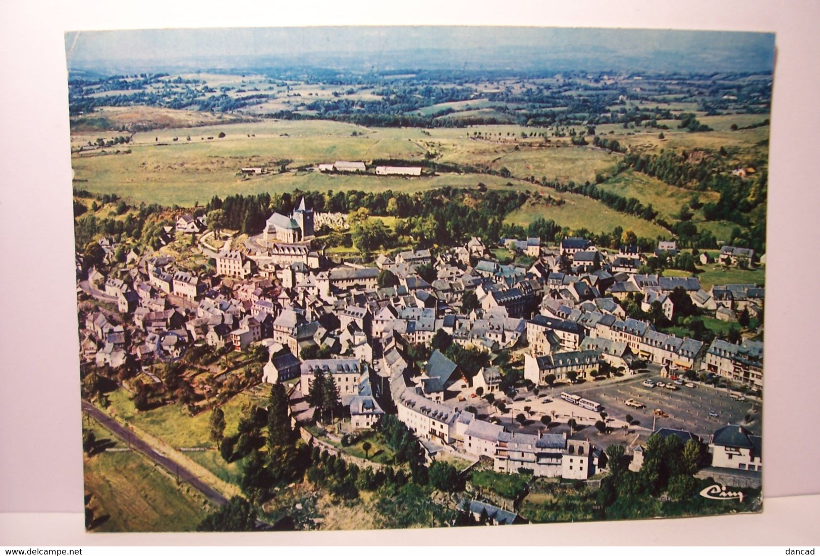 LAGUIOLE  - Vue Générale  Aérienne  - ( Pas De Reflet Sur L'original ) - Laguiole