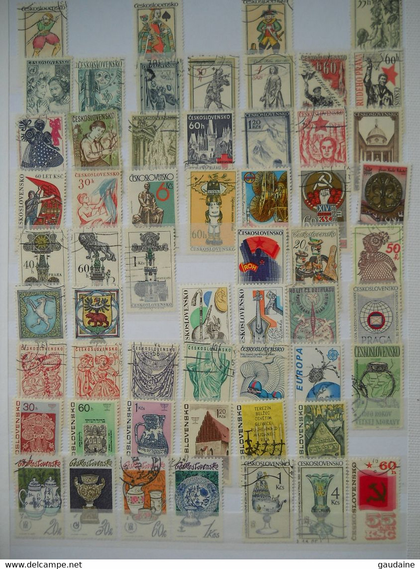 TCHECOSLOVAQUIE CESKOSLOVENSKO - LOT DE 730 TIMBRES DIFFERENTS - SET - COLLECTION