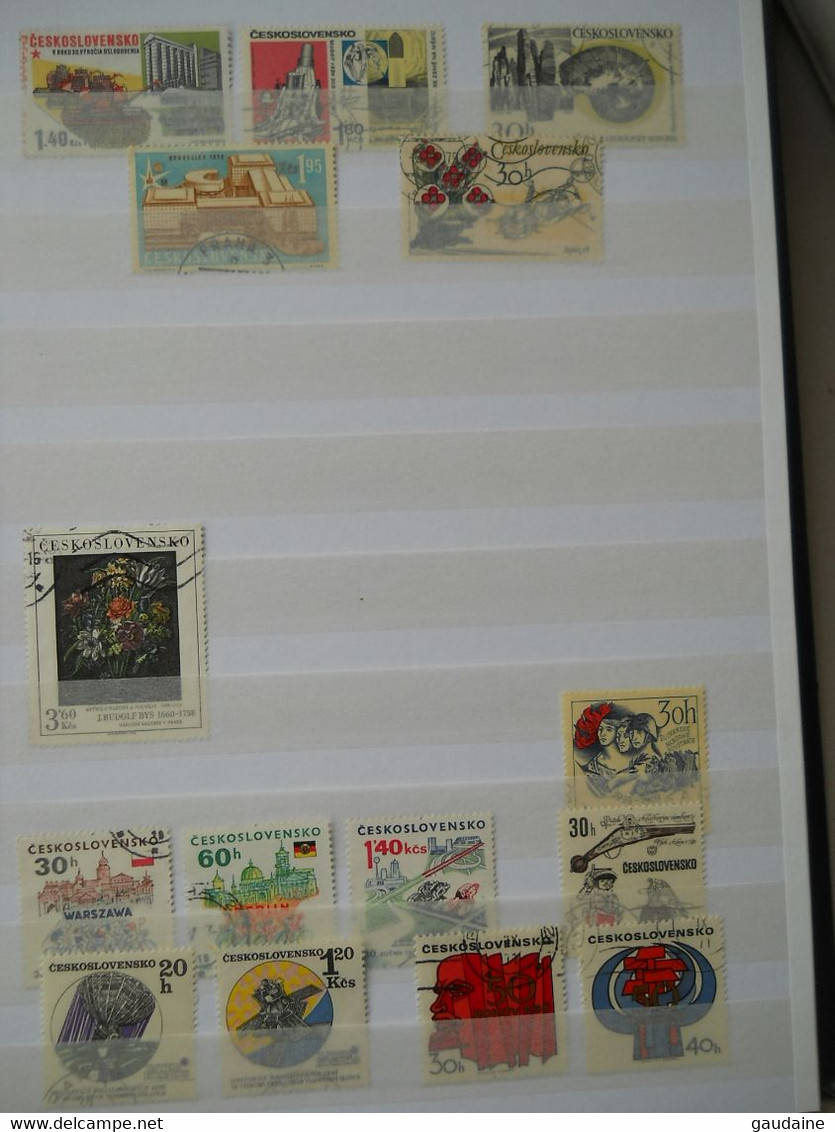 TCHECOSLOVAQUIE CESKOSLOVENSKO - LOT DE 730 TIMBRES DIFFERENTS - SET - COLLECTION