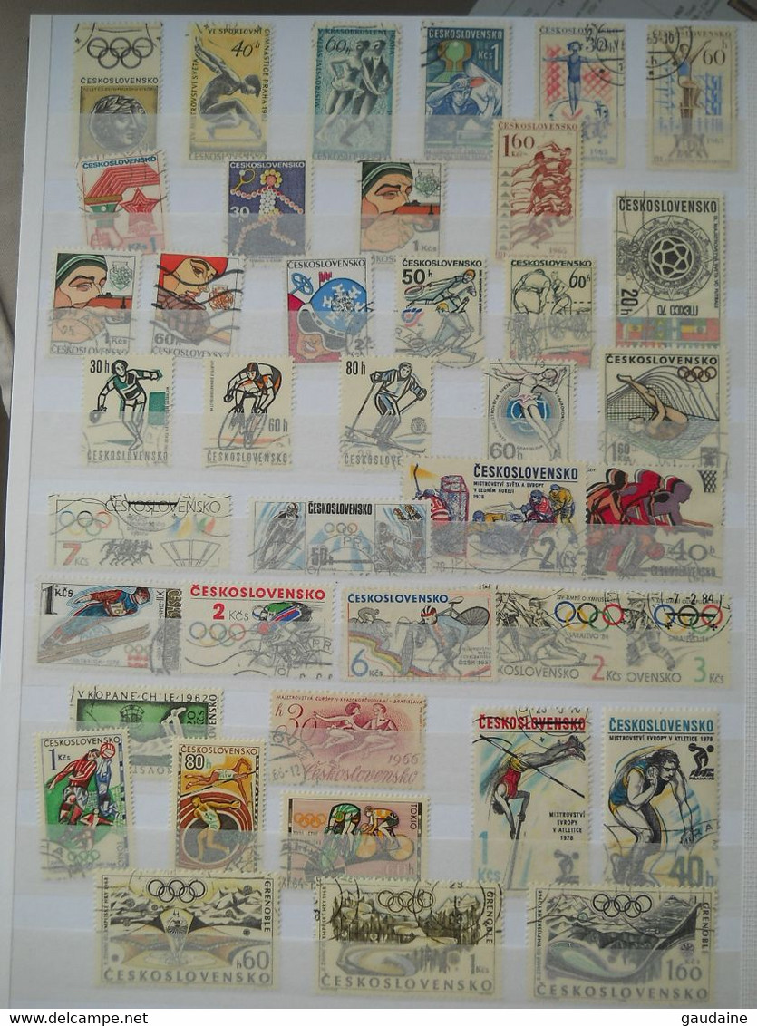 TCHECOSLOVAQUIE CESKOSLOVENSKO - LOT DE 730 TIMBRES DIFFERENTS - SET - COLLECTION