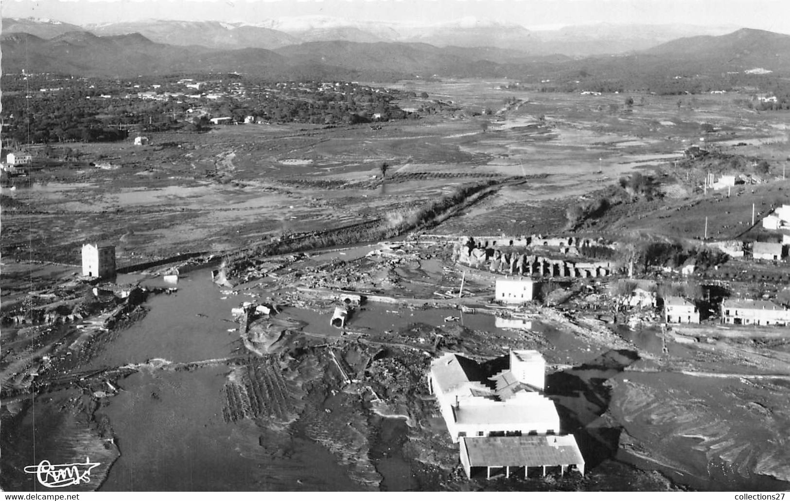 83-FRÉJUS-APRES LA CATASTROPHE, BASSE VALLÉE DU REYRAN ET QUARTIER DES ARÈNES VUE AERIENNE - Frejus