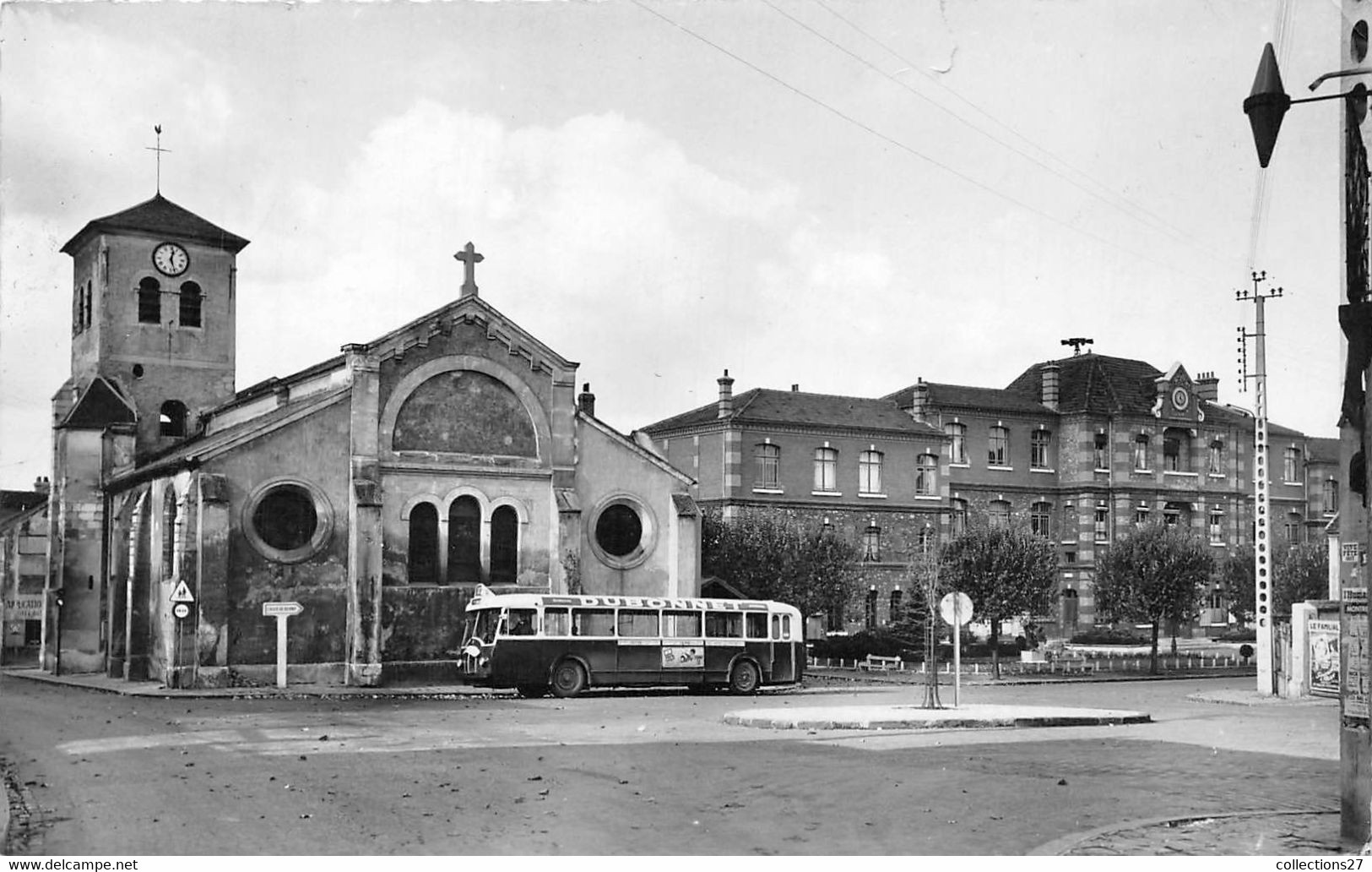 94-FRESNES- LA PLACE DE L'EGLISE - Fresnes