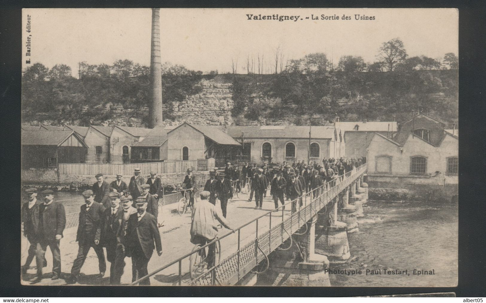 25 - Valentigney - Sortie Des Usines - - Valentigney