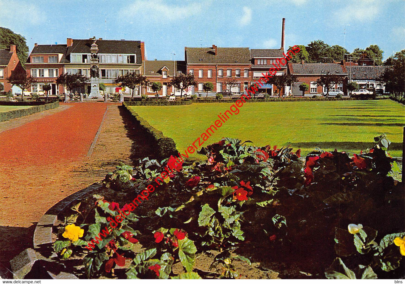 Astridplein Met Monument Der Gesneuvelden - Grobbendonk - Grobbendonk