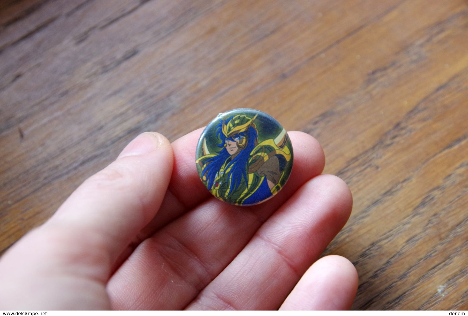 Badge Saint Seiya - Milo Du Scorpion - Autres & Non Classés