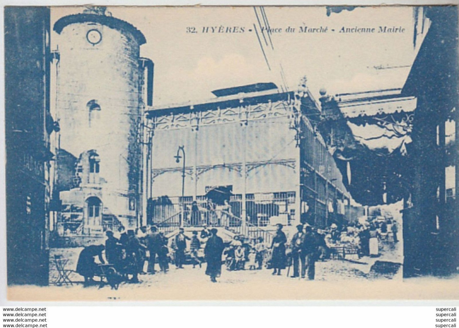 N°489  VAR.HYERES. PLACE DU MARCHE. ANCIENNE MAIRIE.HALLES.N° 32 G. ARTAUD.EDITEUR . - Piazze Di Mercato