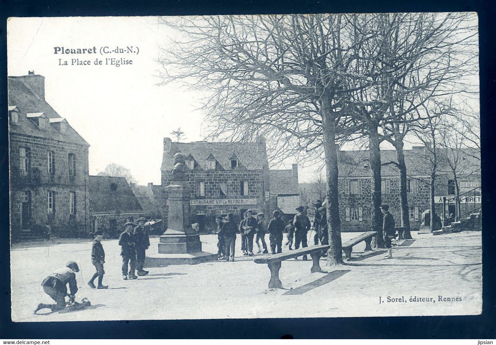 Cpa Du 22  Plouaret  -- La Place De L' église     FEV22-56 - Plouaret