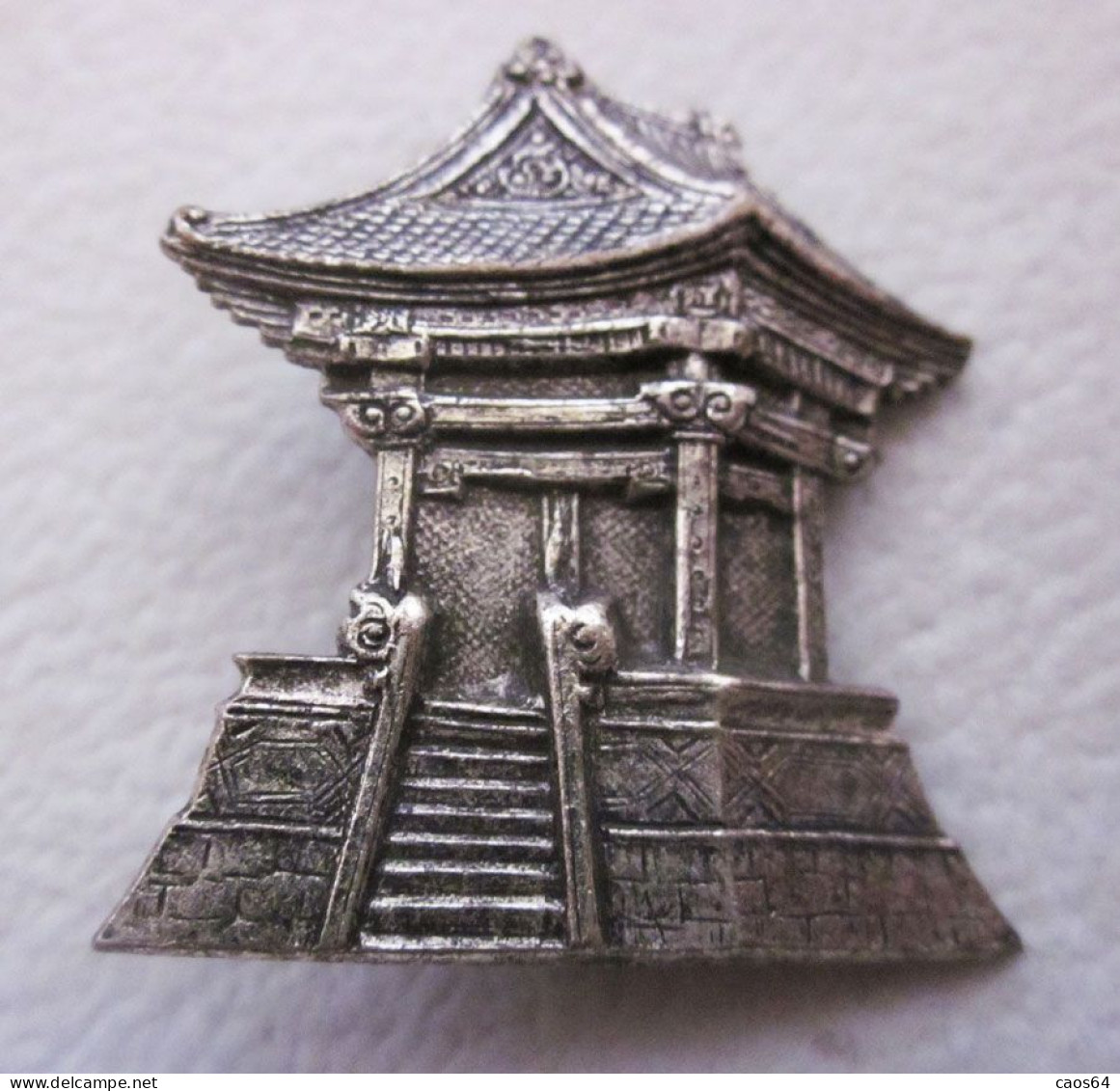 Pagoda Spilla Bigiotteria Vintage Metal H 3 Cm - Broches