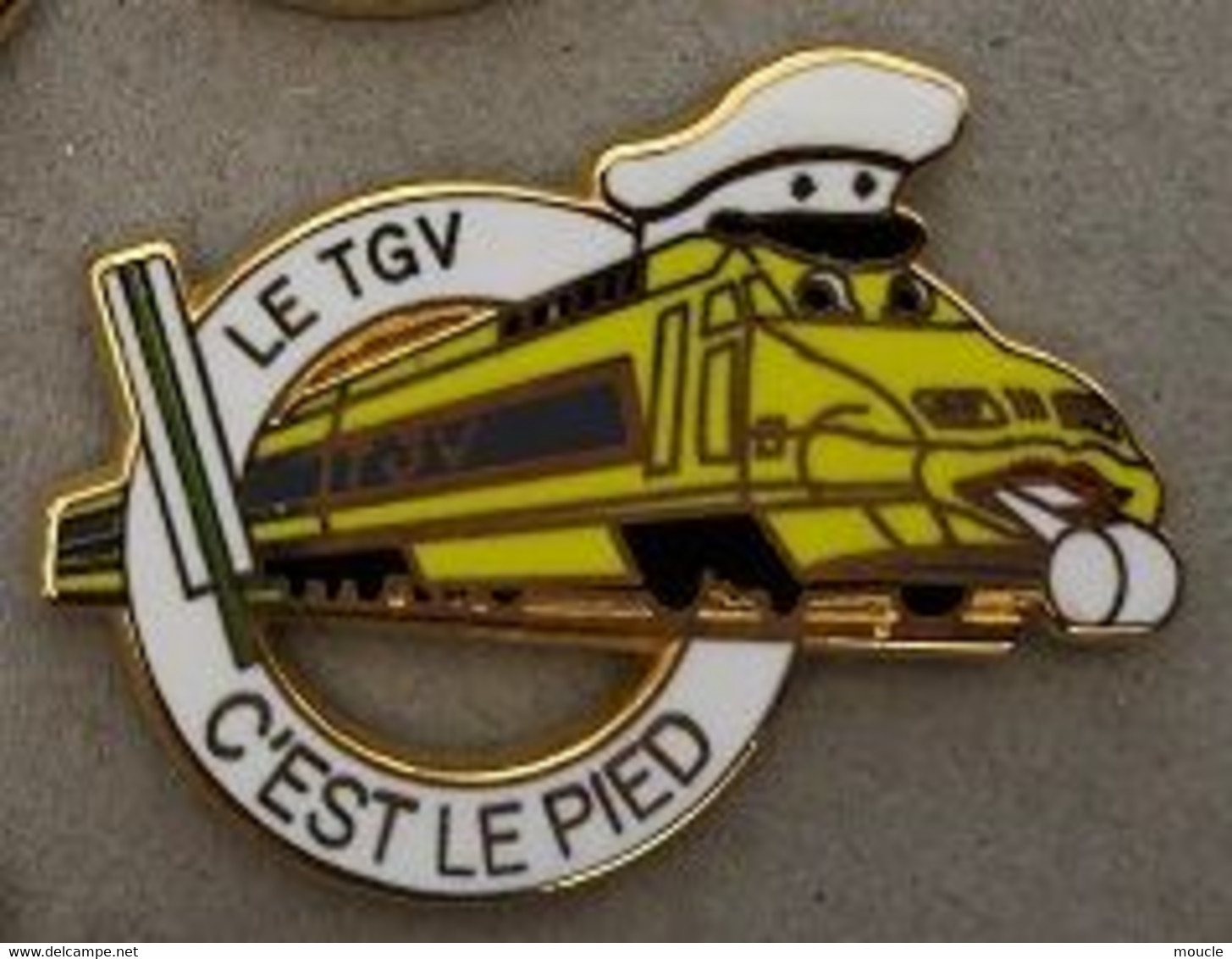 LE TGV C'EST LE PIED - EGF - LOCOMOTIVE JAUNE AVEC UNE CASQUETTE - SNCF - SIFFLET - BALLARD - DORE OR FIN - BLANC - (30) - TGV