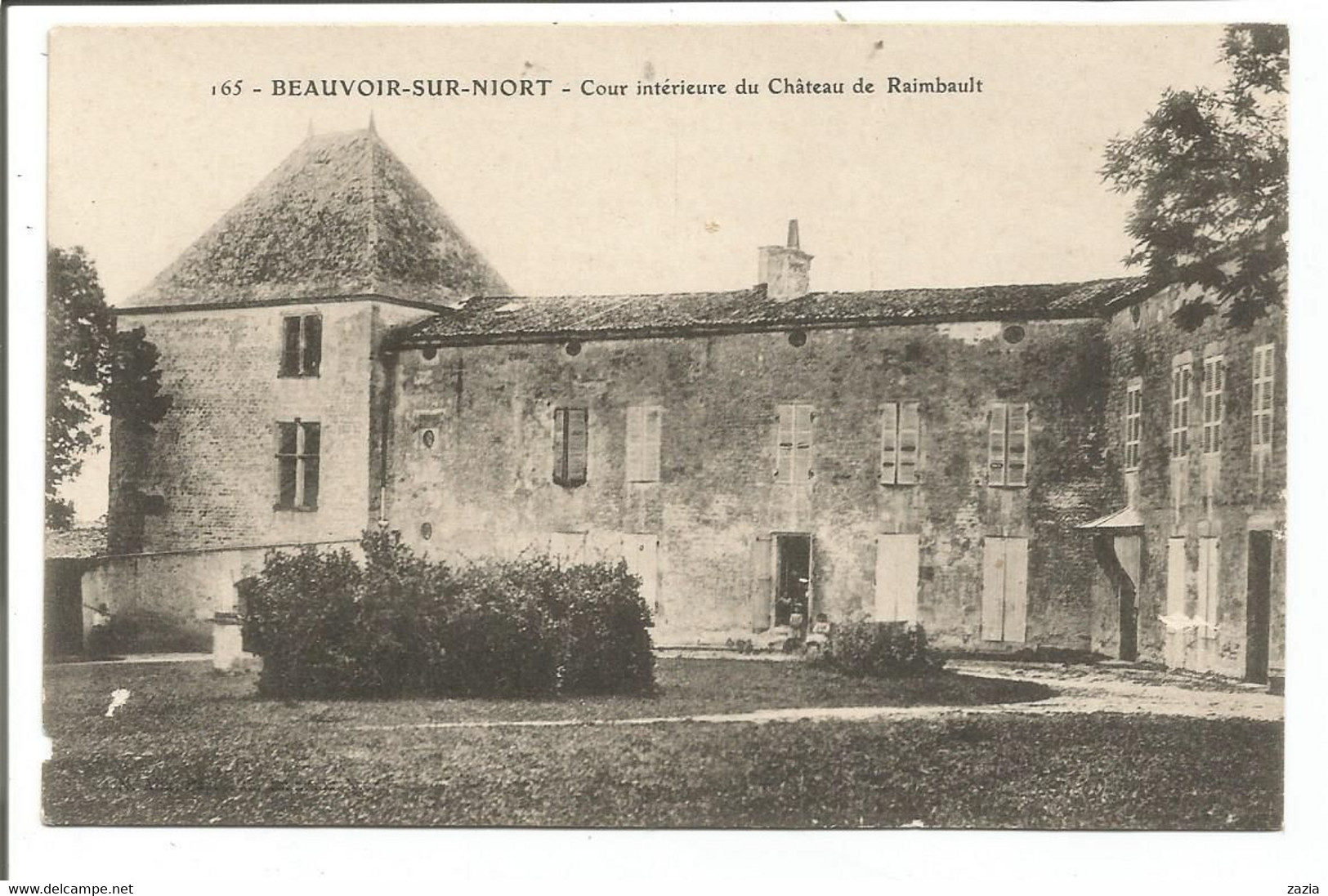 79.115/  BEAUVOIR SUR NIORT - Cour Intérieure Du Château De Raimbault - Beauvoir Sur Niort