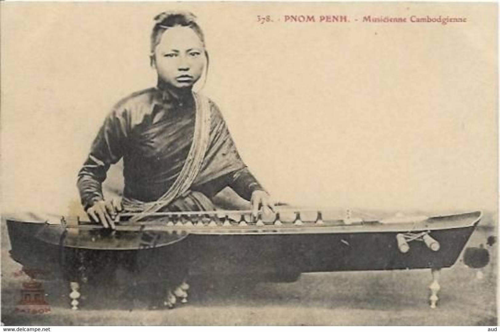 PNOM PENH, Musicienne Cambodgienne - Cambodge