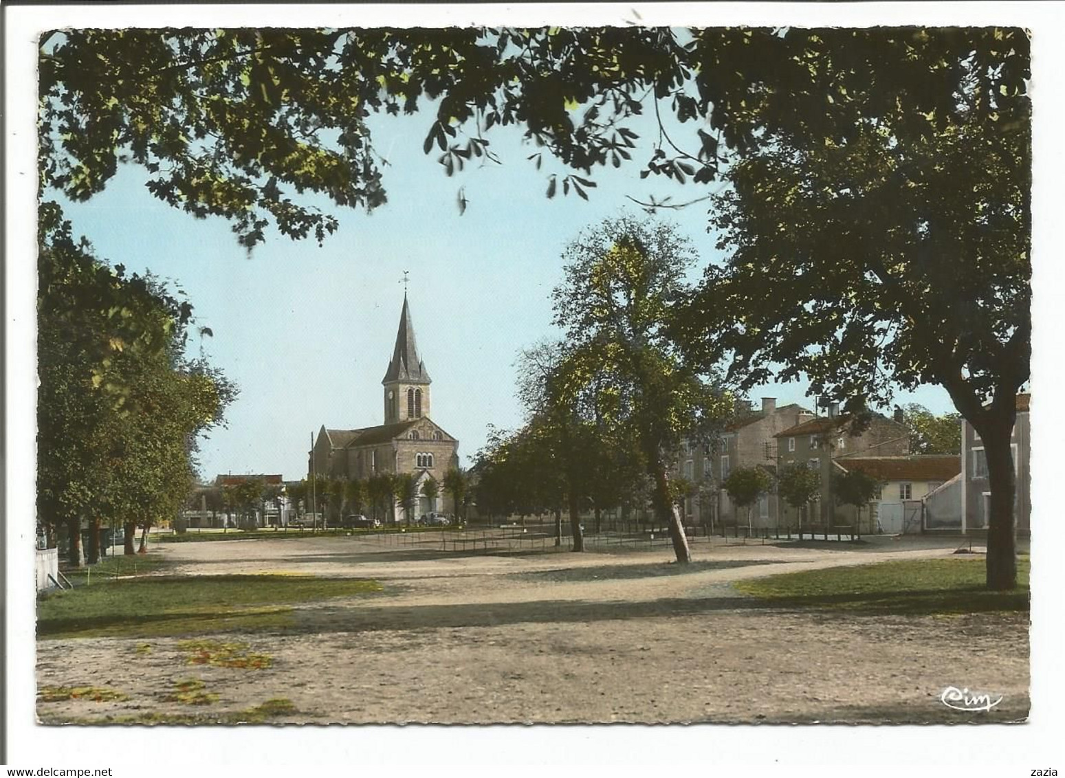 79.220/ BRIOUX - La Place Du Champ De Foire - Brioux Sur Boutonne