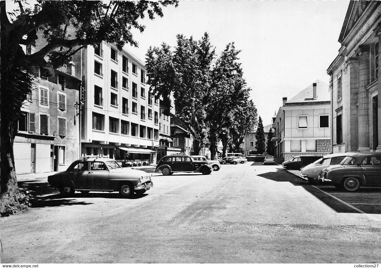 38-SAINT-MARCELLIN-LA POSTE ET L'HÔTEL SAVOYET - Saint-Marcellin